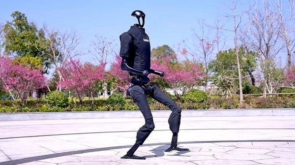 群雄逐鹿AI新赛道,人形机器人进化再加速?