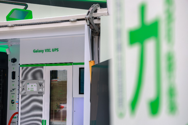 AI狂飚的背后:看施耐德电气如何以持续创新点亮智算产业未来